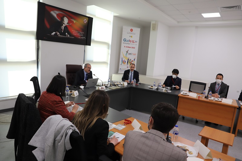 cumhurbaskanligi-koordinasyonunda-universitemizde-duzenlenecek-kariyer-fuarinin-hazirlik-toplantisi-gerceklestirildi-image-2