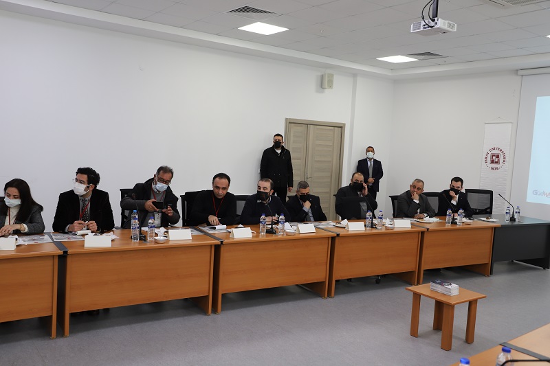 cumhurbaskanligi-koordinasyonunda-universitemizde-duzenlenecek-kariyer-fuarinin-hazirlik-toplantisi-gerceklestirildi-image-6