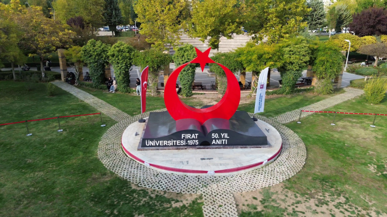 universitemizde-50-yil-yuruyusu-coskuyla-gerceklestirildi-image-2