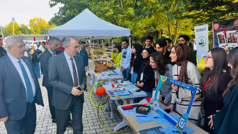 universitemizde-ogrenci-topluluklari-ogrencilere-tanitildi-image-1