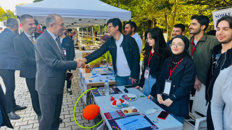 universitemizde-ogrenci-topluluklari-ogrencilere-tanitildi-image-2
