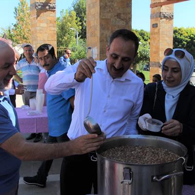 firat-universitesi-kadin-kollari-muharrem-ayi-dolayisiyla-asure-dagitti-2936