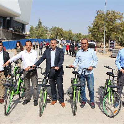 firat-universitesi-yonetimi-ogrenciler-icin-kampuste-paylasimli-bisiklet-uygulamasini-baslatti-2946