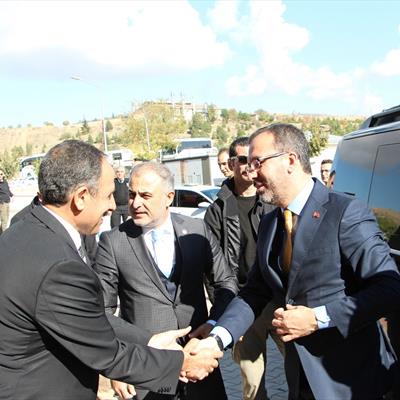 genclik-ve-spor-bakani-kasapoglu-firat-universitesinde-spor-tesislerini-gezdi-2960