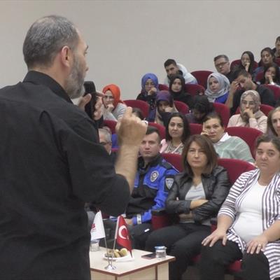 firat-universitesi-sosyal-bilimler-myoda-etkili-iletisim-konulu-konferans-duzenlendi-3180