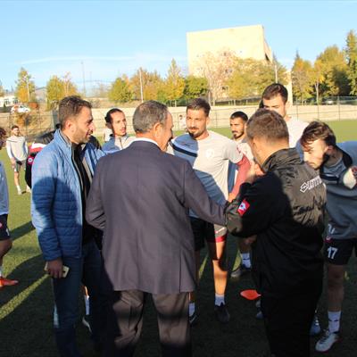 rektor-prof-dr-demirdagdan-futbolculara-ziyaret-3191