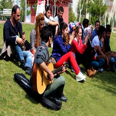 firat-universiteli-ogrenciler-mutlu-3195