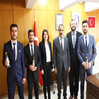 genc-iletisimciler-yarismasinda-odul-alan-iletisim-fakultesi-ogrencileri-rektor-prof-dr-demirdagi-ziyaret-etti-3246