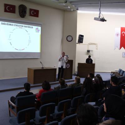 kadin-calismalari-uygulama-ve-arastirma-merkezi-mudurlugu-tarafindan-yasam-boyu-saglik-soylesisi-programi-duzenlendi-3253