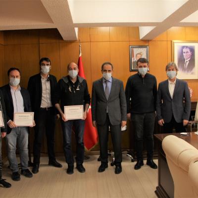 universitede-siperlik-maske-ureten-akademik-ve-idari-personele-tesekkur-belgesi-3261