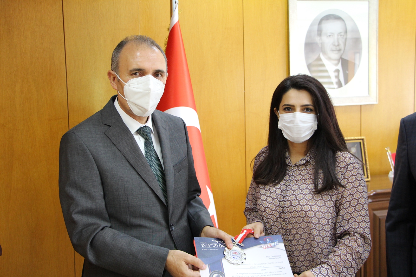 firat-universitesinde-basarili-akademisyenler-odullendirildi-3500