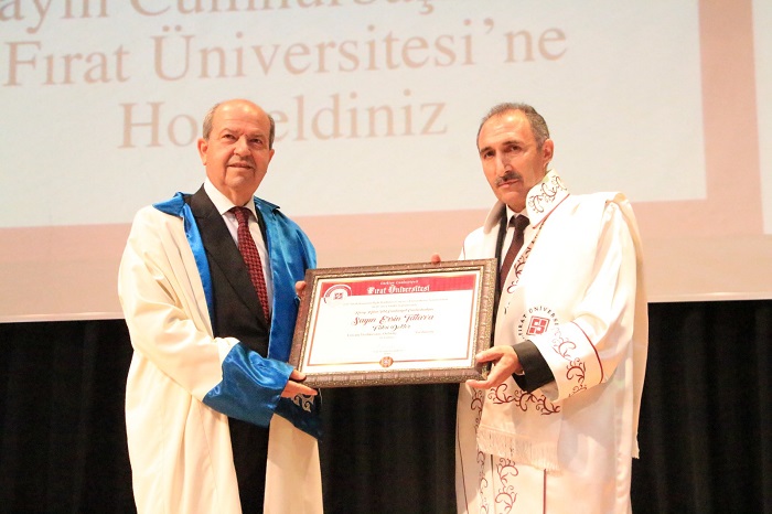 universitemiz-rektoru-prof-dr-goktas-kktc-cumhurbaskani-tatara-fahri-doktora-unvanini-tevdi-etti-4155