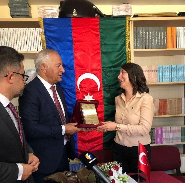 universitemiz-ogretim-uyelerine-edebiyat-odulu-4311