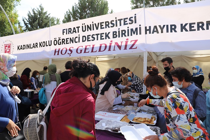 universitemiz-kadinlar-kolu-tarafindan-kermes-acildi-4353