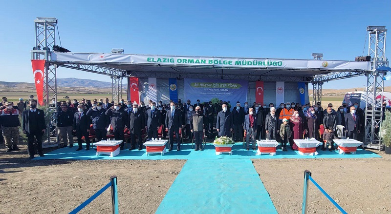 23-bin-fidan-harput-yerleskesinde-toprakla-bulustu-4419