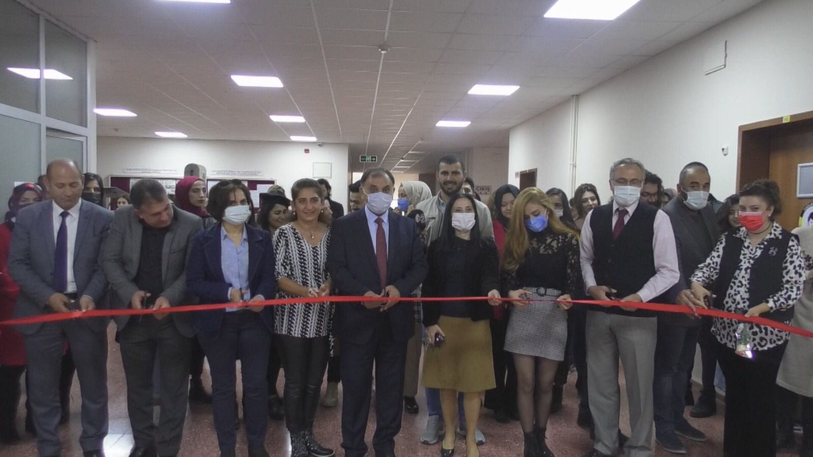 universitemizde-24-kasim-ogretmenler-gunu-dolayisiyla-resim-sergisi-acildi-4438