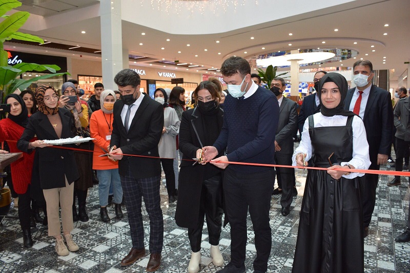 sinema-afisleri-sergisinin-acilisi-gerceklestirildi-4512
