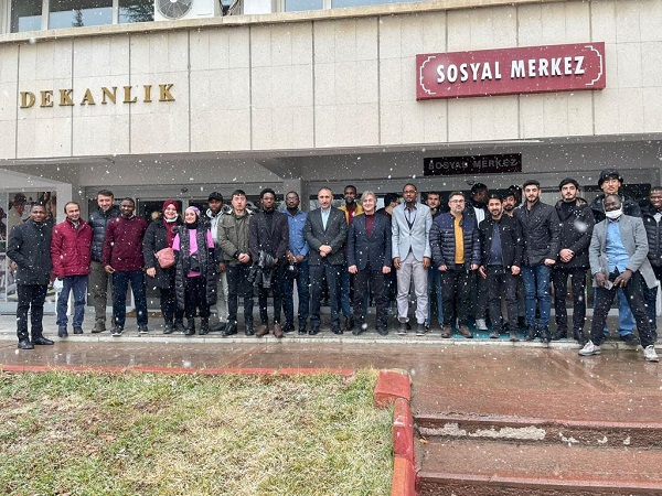 rektor-prof-dr-goktas-yabanci-uyruklu-ogrencilerle-bir-araya-geldi-4551