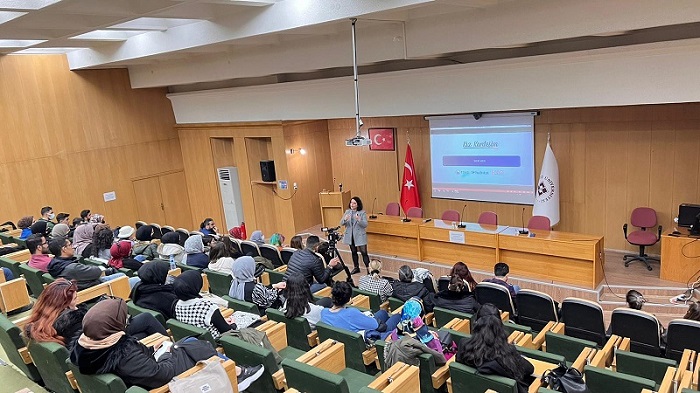 universitemiz-habitat-isbirligi-kiz-kardesim-projesi-sifir-atik-egitimi-verildi-4685