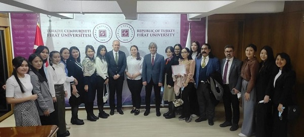 rektor-yardimcilarimiz-kazakistanli-ogrencilerle-bir-araya-geldi-4695