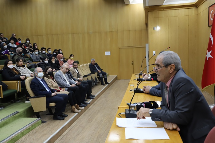 universitemizde-18-mart-canakkale-zaferi-ve-sehitleri-anma-gunu-paneli-duzenlendi-4775
