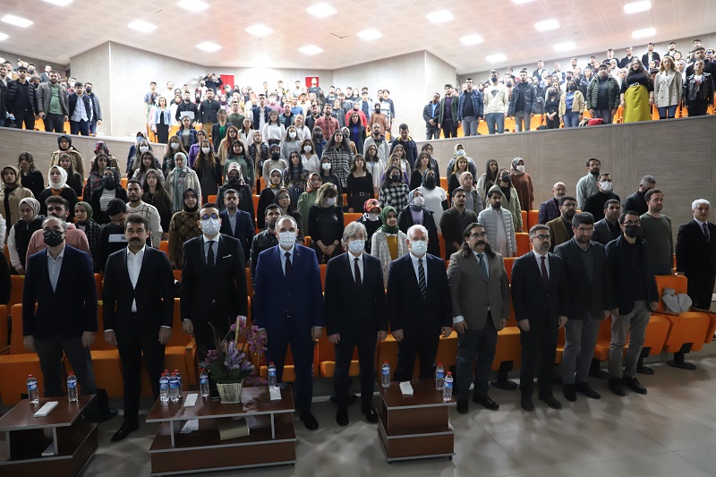 universitemize-yunus-emre-enstitusu-kulturel-diplomasi-ve-turkce-konulu-konferans-duzenlendi-4806