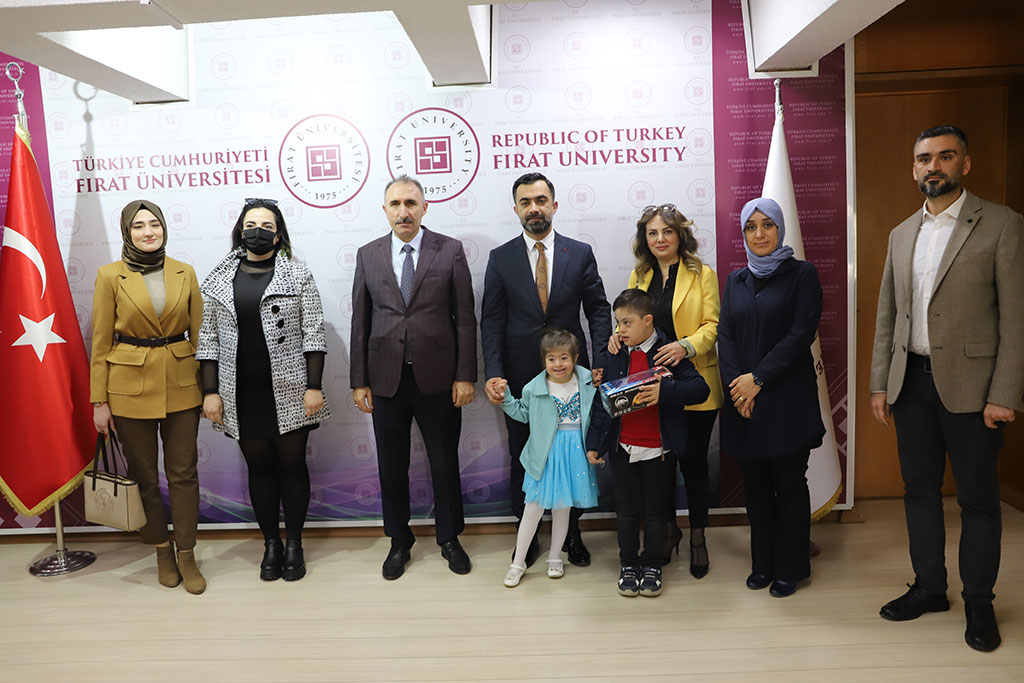ozel-cocuklardan-rektor-prof-dr-goktasa-ziyaret-4816