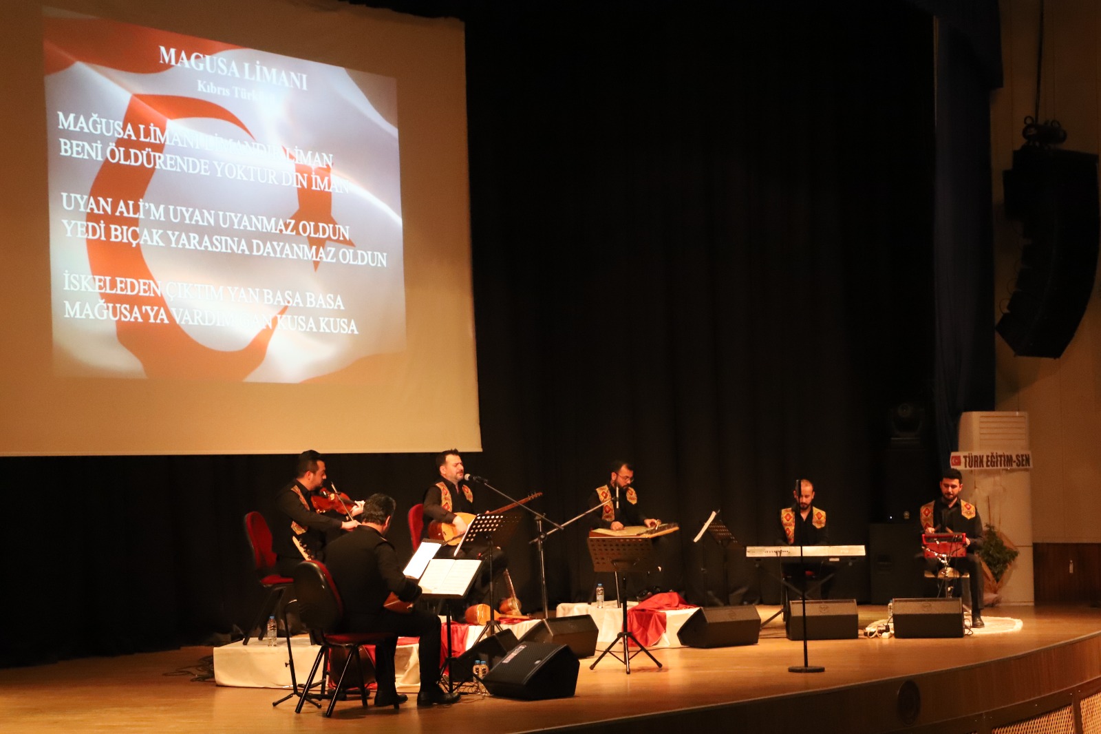 turk-dunyasindan-ezgiler-isimli-konser-programi-duzenlendi-4819