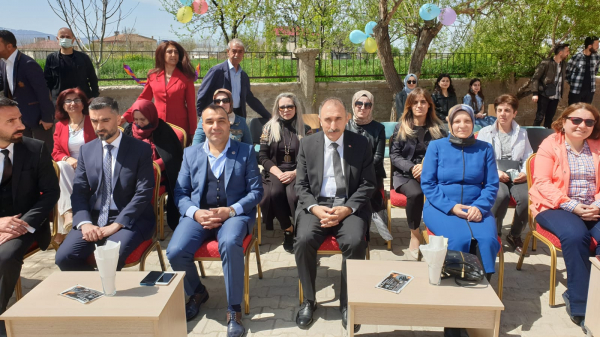 universitemiz-rektoru-prof-dr-fahrettin-goktas-ogrencilerin-23-nisan-coskusuna-ortak-oldu-4865