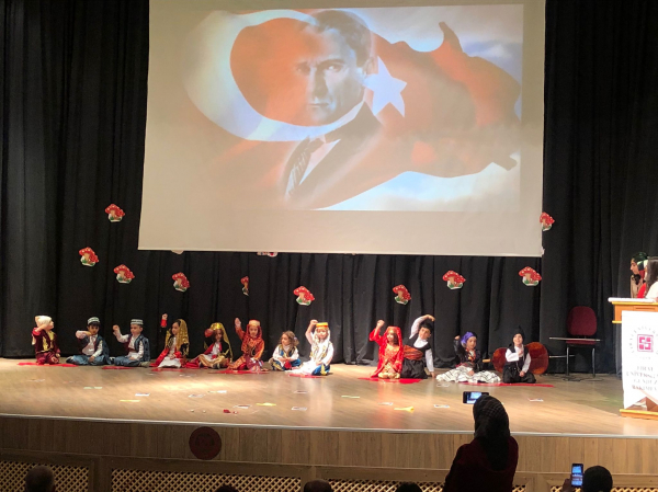universitemiz-kres-ve-gunduz-bakimevi-23-nisan-ulusal-egemenlik-ve-cocuk-bayrami-etkinligi-duzenlendi-4866