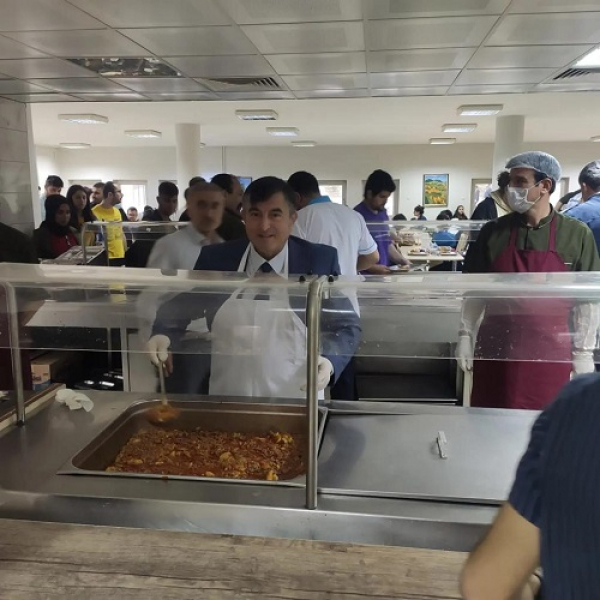 veteriner-fakultesi-ogretim-uyelerinden-ogrencilere-iftar-4881