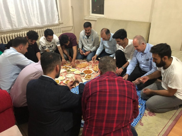 rektor-prof-dr-goktas-ogrenci-evinde-sahur-yapti-4886