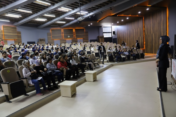 universitemizde-genclik-ve-sosyal-medya-ne-kadar-gercek-ne-kadar-sanal-adli-soylesi-programi-duzenlendi-4916