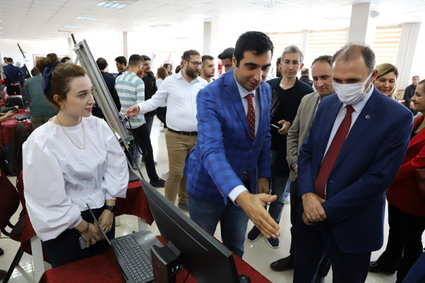 6-firat-yazilim-ve-teknoloji-proje-pazari-etkinligi-yogun-ilgi-gordu-4923