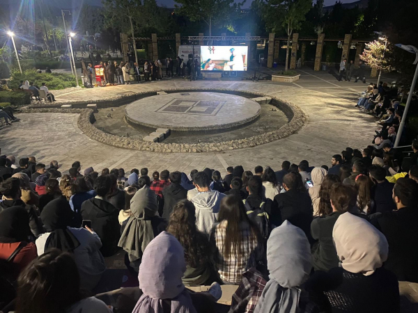 universitemizde-acik-havada-sinema-etkinligine-katilim-yogun-oldu-4941
