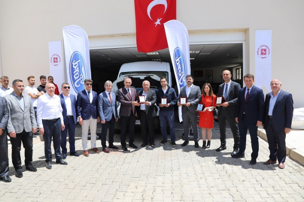 ford-otomotiv-as-tarafindan-universitemize-arac-hibe-edildi-4955