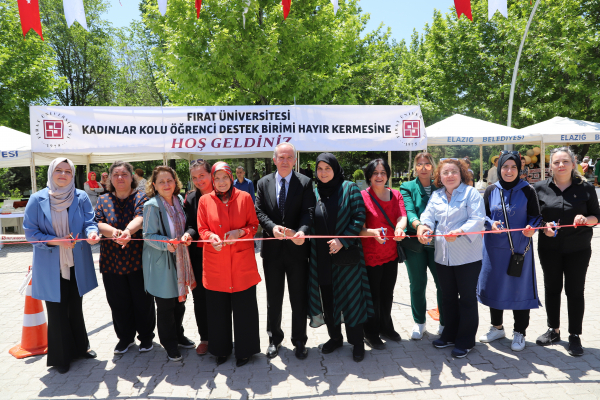 universitemiz-kadinlar-kolu-tarafindan-kermes-acildi-4990