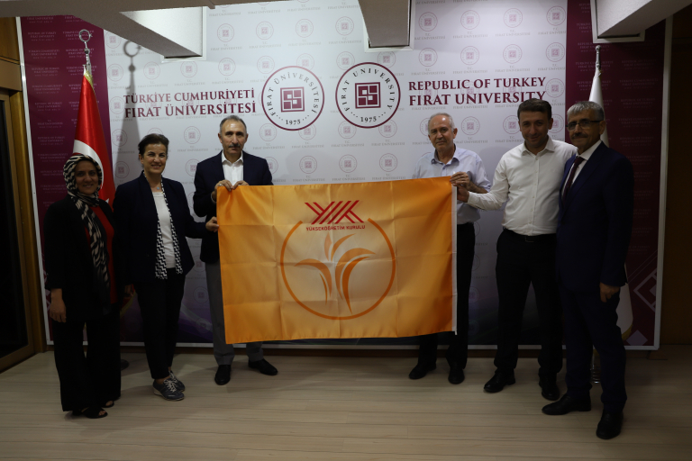 yokten-universitemize-turuncu-bayrak-5127