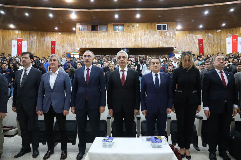 universitemizde-bilisim-teknolojileri-kongresi-duzenlendi-5187
