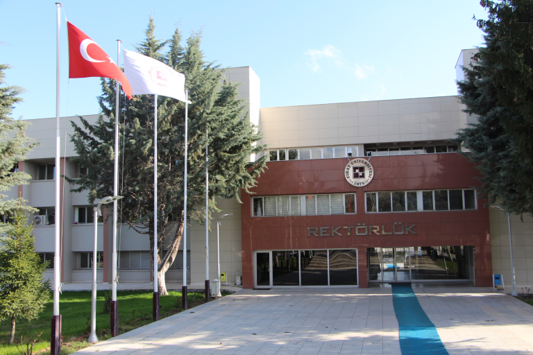 dunyanin-en-etkili-bilim-insanlari-listesinde-universitemizden-42-akademisyen-yer-aldi-5188