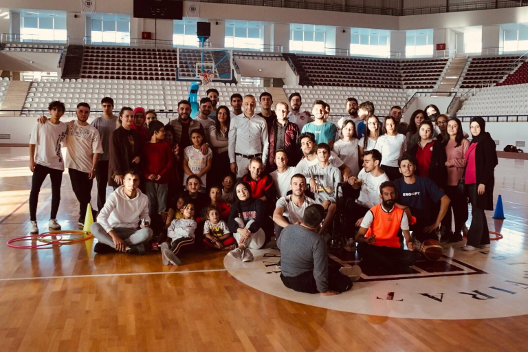 spor-bilimleri-fak-ogrencileri-ozel-gereksinimli-cocuklarla-bir-araya-geldi-5200
