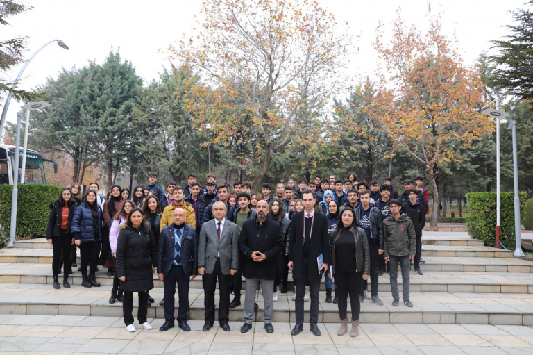 universitemiz-lise-ogrencilerine-tanitiliyor-5301