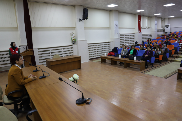 universitemizde-kadin-haklari-ve-kadina-siddet-konulu-konferans-duzenlendi-5343