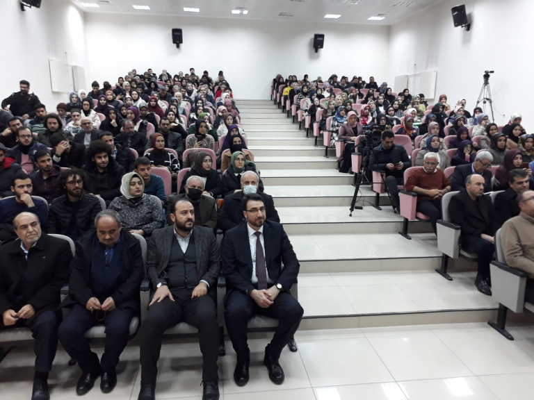 ilahiyat-fakultesi-tarafindan-iki-ayri-konferans-duzenlendi-5361