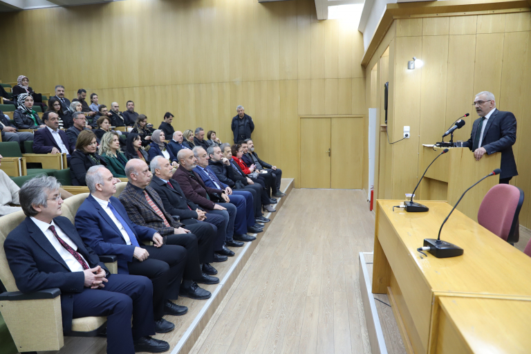 universitemizde-milli-suur-acisindan-mehmet-akif-ersoy-konulu-konferans-duzenlendi-5461
