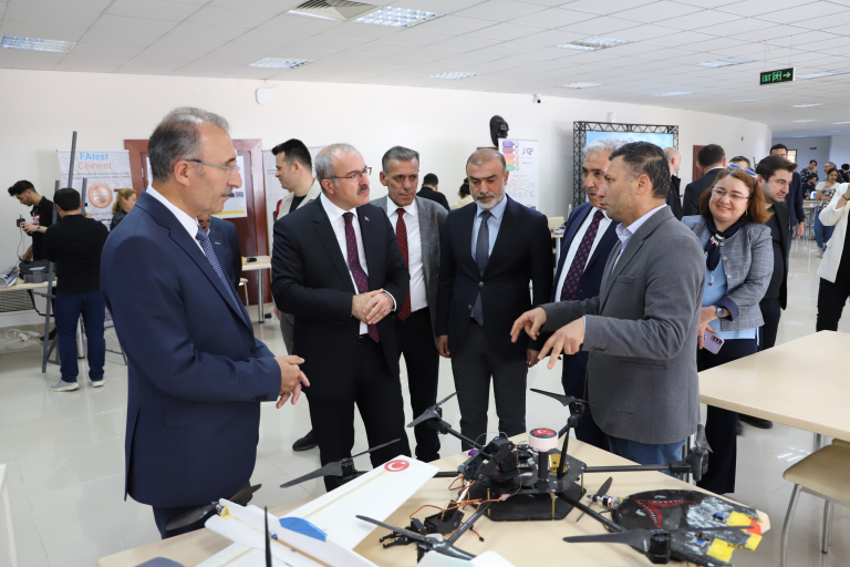 7-firat-yazilim-ve-teknoloji-proje-pazari-etkinligi-yogun-ilgi-gordu-5526