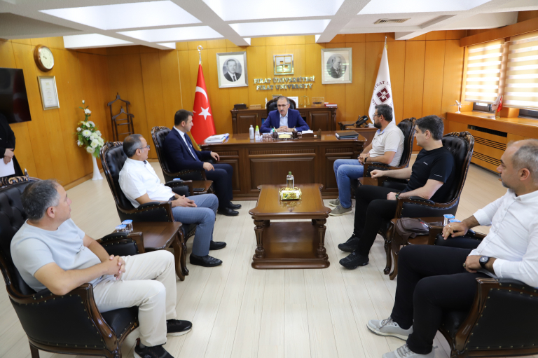 rektor-prof-dr-goktas-teknofest-2023de-basari-saglayan-akademisyenleri-ve-ekiplerini-odullendirdi-5586