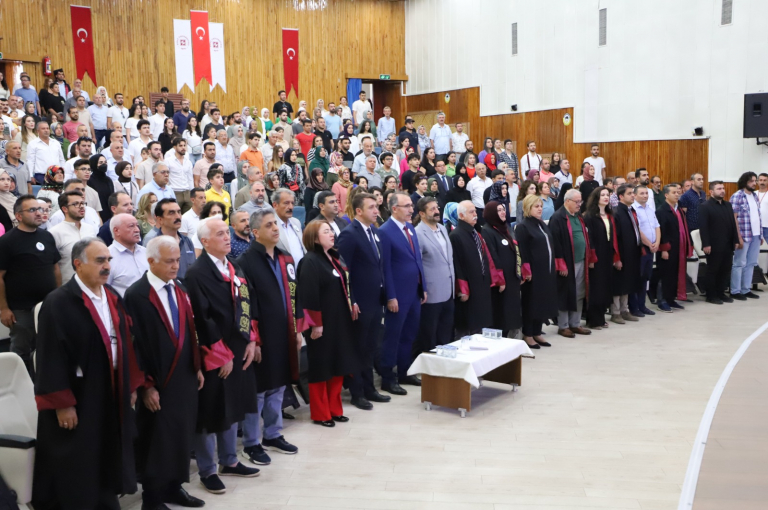 muhendislik-fakultesi-400-ogrencisini-mezun-etti-5587