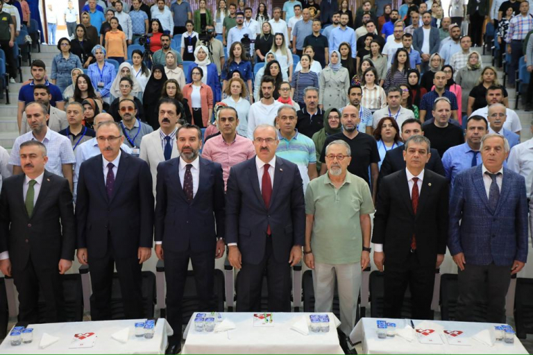 turkiyenin-depremselligi-universitemizde-masaya-yatirildi-5671