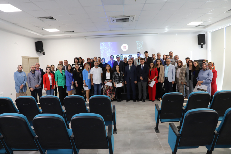 universitemiz-de-basarili-akademisyenler-odullendirildi-5709